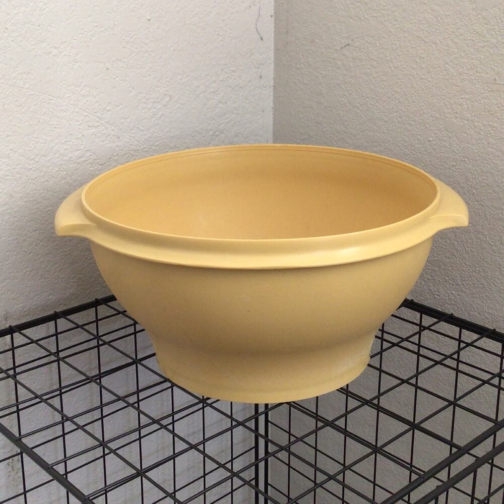 VTG Tupperware Large Serving bowl Harvest Gold
